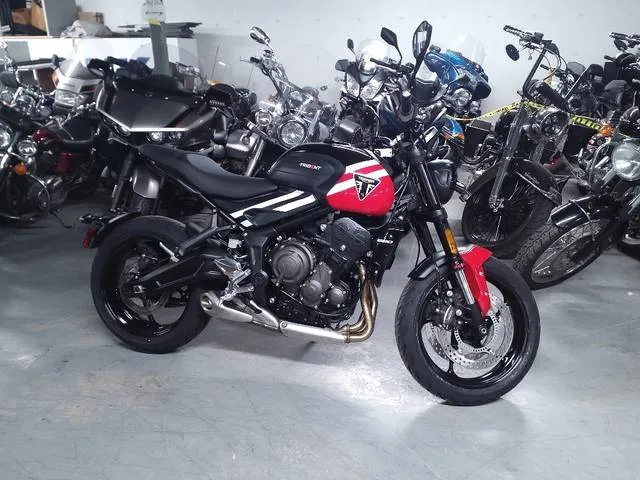 2025 Triumph TRIDENT660 — front three-quarter view