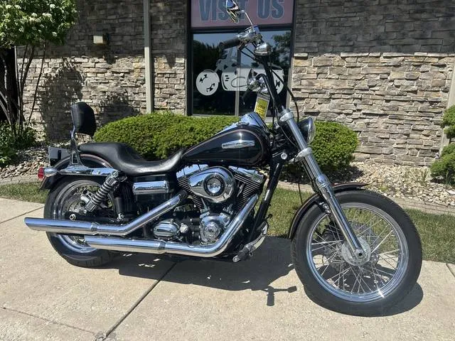 2010 Harley-Davidson® FXDC - Super Glide® Custom — front three-quarter view