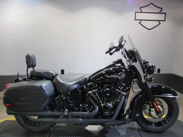 2019 Harley-Davidson® FLHC - Softail® Heritage Classic — front three-quarter view