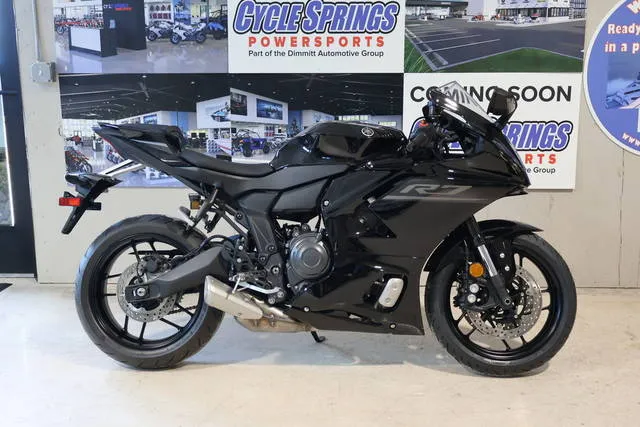 2026 Yamaha YZF-R7 — front three-quarter view