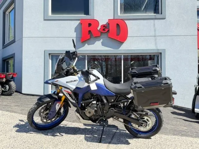 2025 Suzuki V-Strom 800DE Adventure — front three-quarter view
