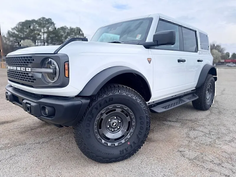 2025 Ford Bronco Badlands in Oxford White — front three-quarter view