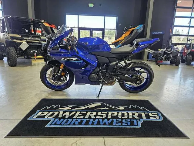 2026 Yamaha YZF-R7 — front three-quarter view