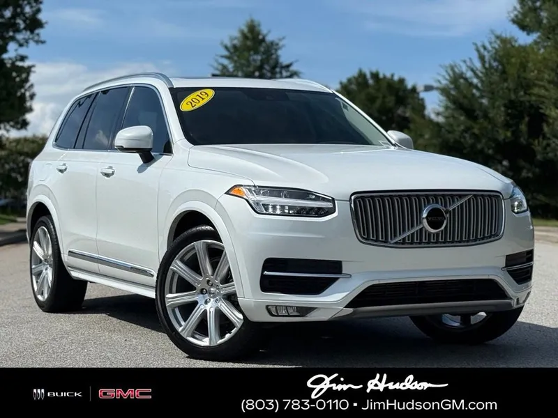 2019 Volvo XC90 T6 Inscription in Crystal White Pearl — front three-quarter view