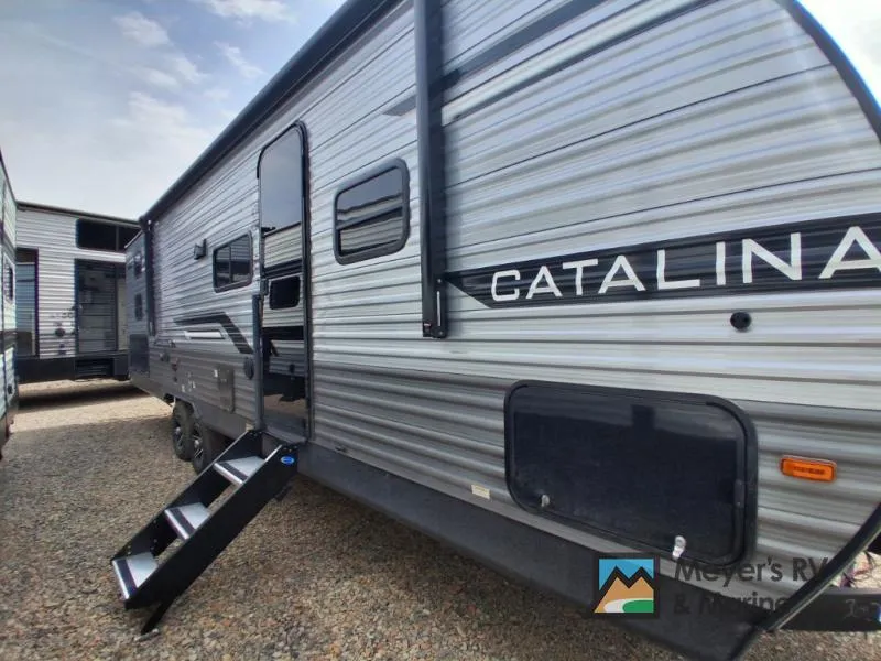 2026 Coachmen RV Catalina Legacy Edition 293QBCK — front three-quarter view