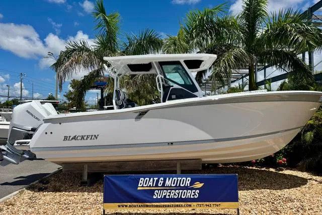 2026 Blackfin 272CC — front three-quarter view