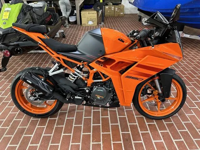 2024 KTM RC 390 — front three-quarter view