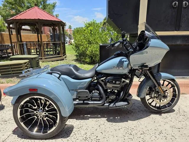 2024 Harley-Davidson® FLTRT - Road Glide® 3 — front three-quarter view