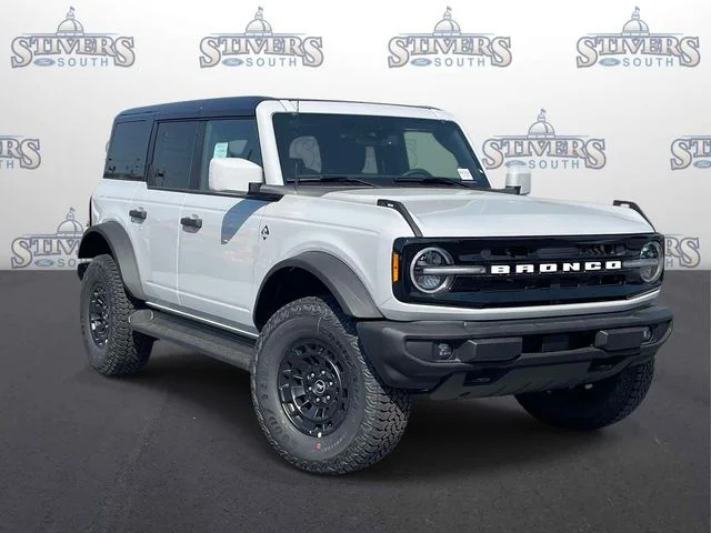 2026 Ford Bronco Outer Banks in White — front three-quarter view