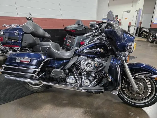 2012 Harley-Davidson® FLHTCU - Electra Glide® Ultra Classic — front three-quarter view