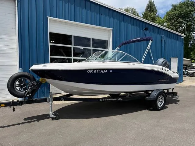 2024 Chaparral 19 SSI OB — front three-quarter view