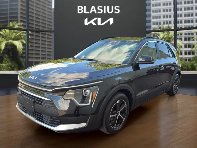2024 Kia Niro EX in Aurora Black — front three-quarter view