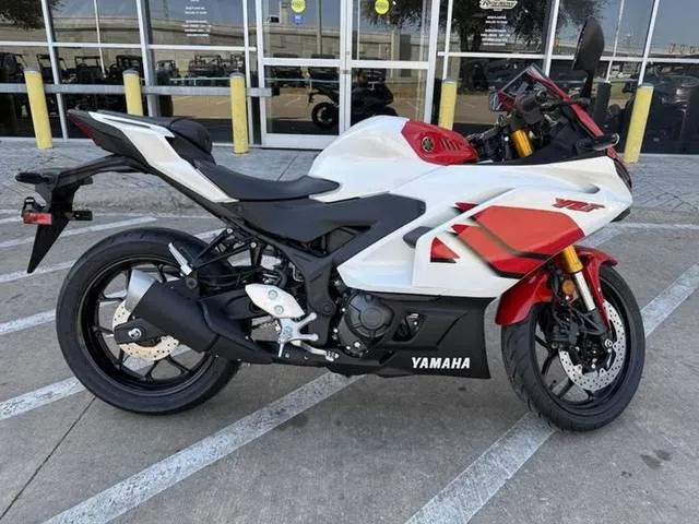 2026 Yamaha YZF-R3 — front three-quarter view