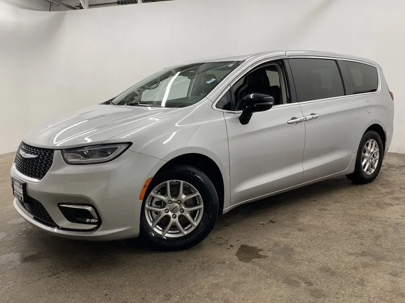 2024 Chrysler Pacifica Touring L in Sil/Silver — front three-quarter view