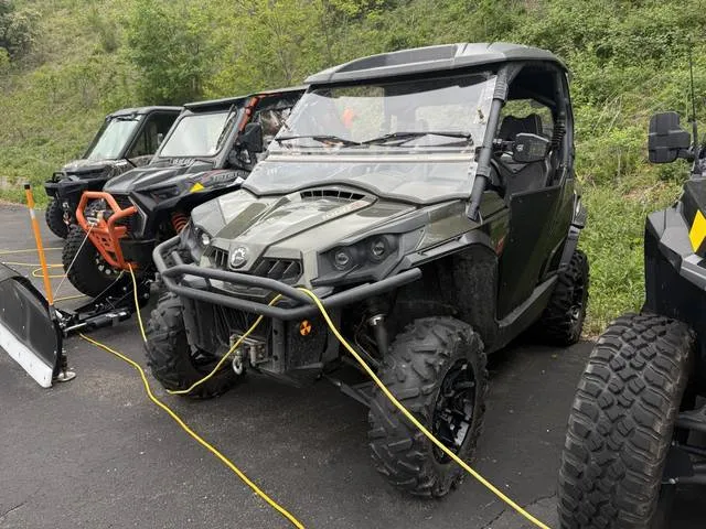 2019 Can-Am® Commander™ XT™ 1000R Boreal Green — front three-quarter view