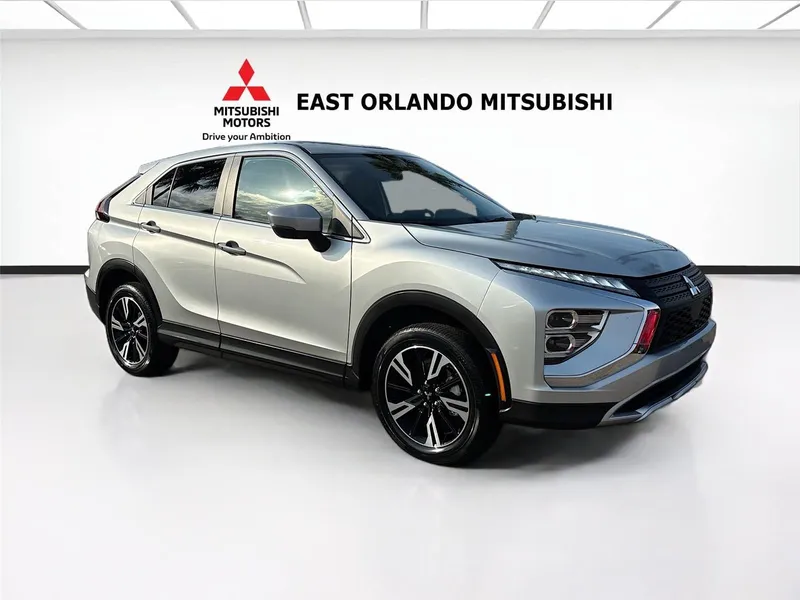 2025 Mitsubishi Eclipse Cross SE in Alloy Silver Metallic — front three-quarter view