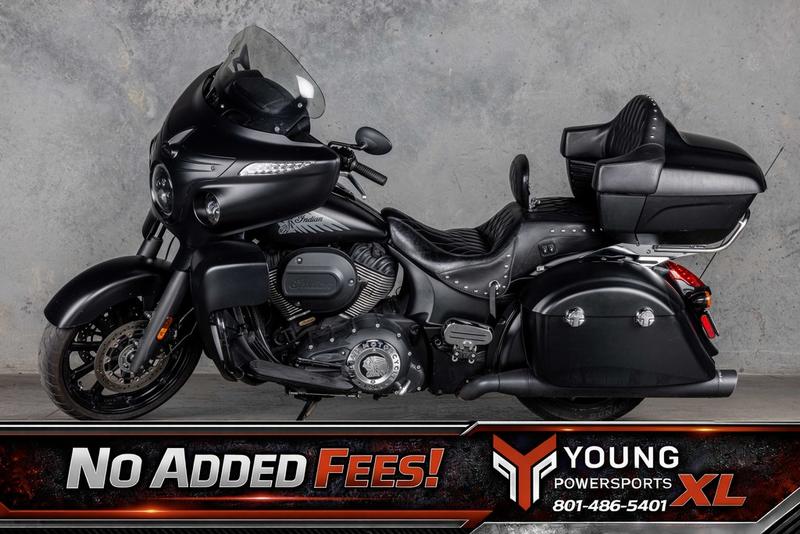 2018 Indian Motorcycle Chieftain Dark Horse ABS Thunder Black Smoke