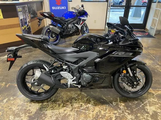 2026 Yamaha YZF-R3 — front three-quarter view