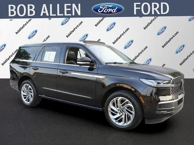 2025 Lincoln Navigator Reserve in Infinite Black Metallic Clearcoat — front three-quarter view
