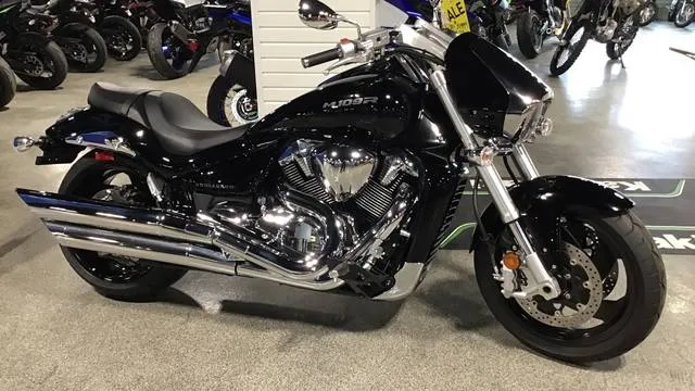 2025 Suzuki Boulevard M109R — front three-quarter view