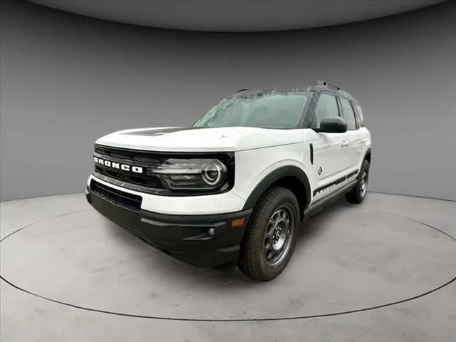 2024 Ford Bronco Sport Outer Banks in Oxford White — front three-quarter view