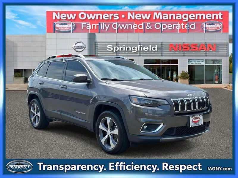 2019 Jeep Cherokee Limited in Granite Crystal Metallic Clearcoat — front three-quarter view
