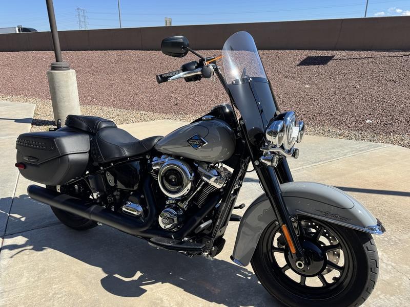 2025 Harley-Davidson FLHC - Heritage Classic in BILLIARD GRAY — front three-quarter view