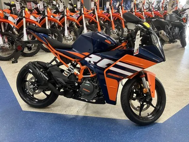 2024 KTM RC 390 — front three-quarter view
