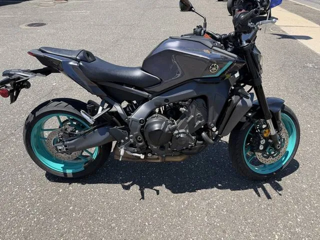 2024 Yamaha MT-09 — front three-quarter view