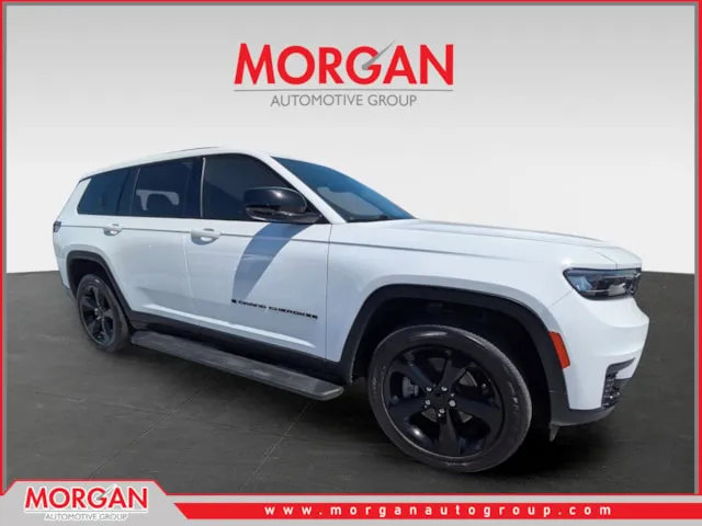 2023 Jeep Grand Cherokee L Altitude in White/off-white — front three-quarter view