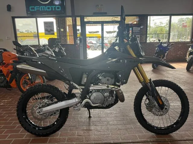 2026 Suzuki DR-Z4S — front three-quarter view