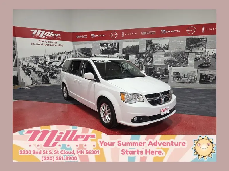 2020 Dodge Grand Caravan SXT in White Knuckle Clearcoat — front three-quarter view