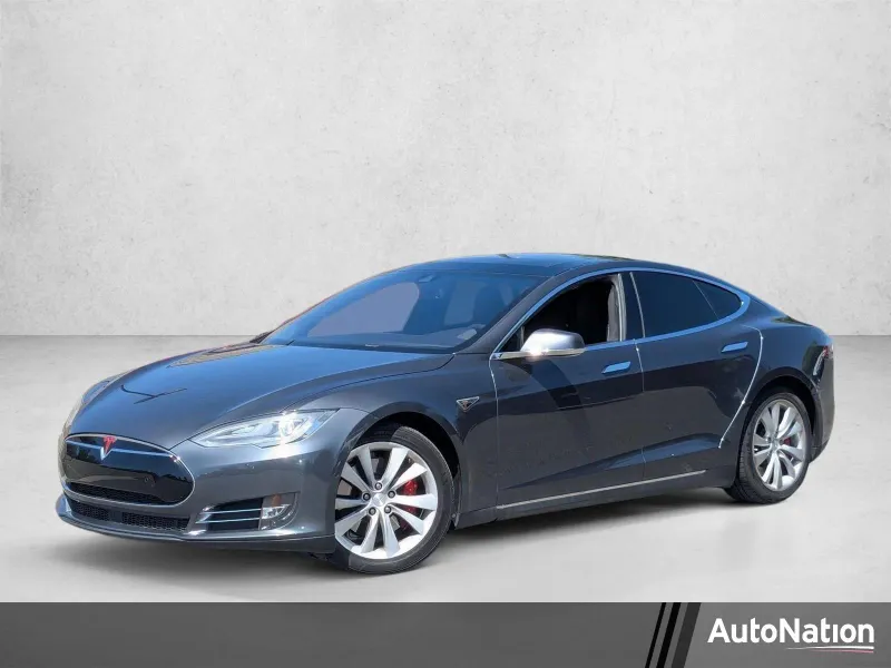 2015 Tesla Model S 4dr Sdn AWD 85D — front three-quarter view
