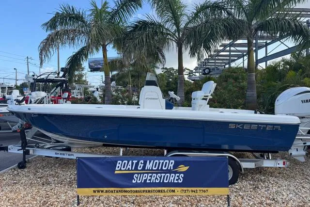 2025 Skeeter SX2350 — front three-quarter view