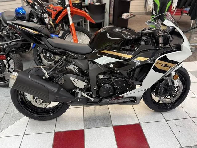 2026 Kawasaki Ninja® ZX™-6R ABS — front three-quarter view