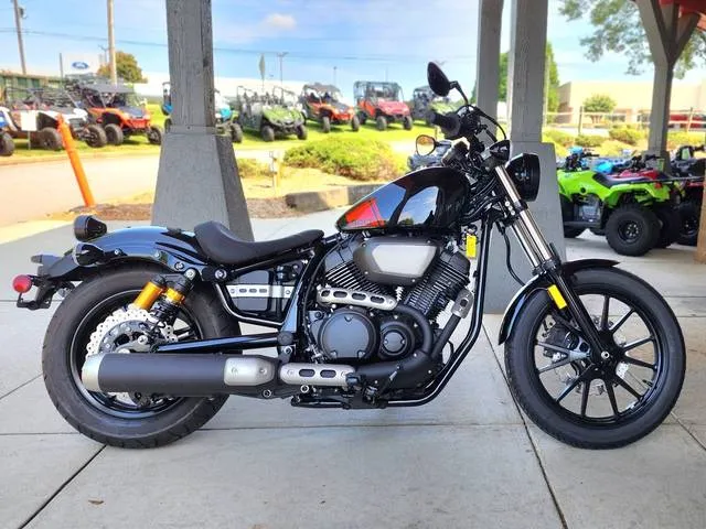 2024 Yamaha Bolt R-Spec — front three-quarter view