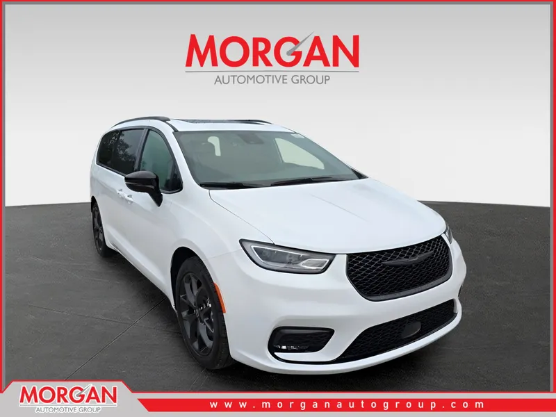 2026 Chrysler Pacifica Limited in Bright White Clearcoat — front three-quarter view