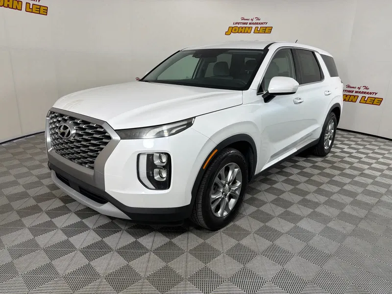2020 Hyundai Palisade SE in Hyper White — front three-quarter view