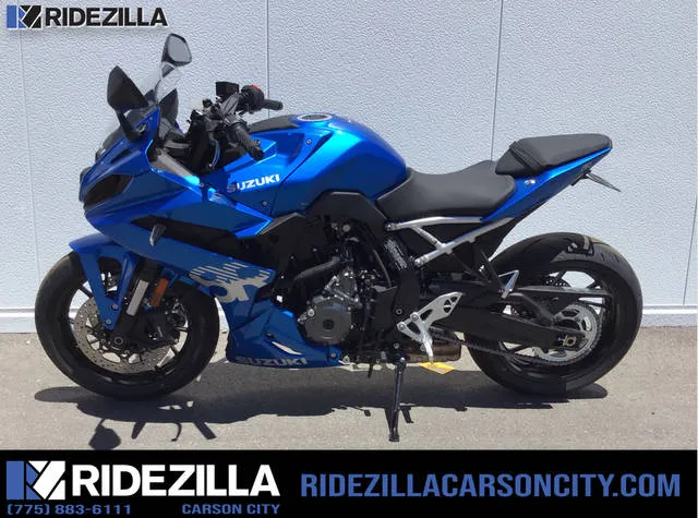 2026 Suzuki GSX-8R — front three-quarter view