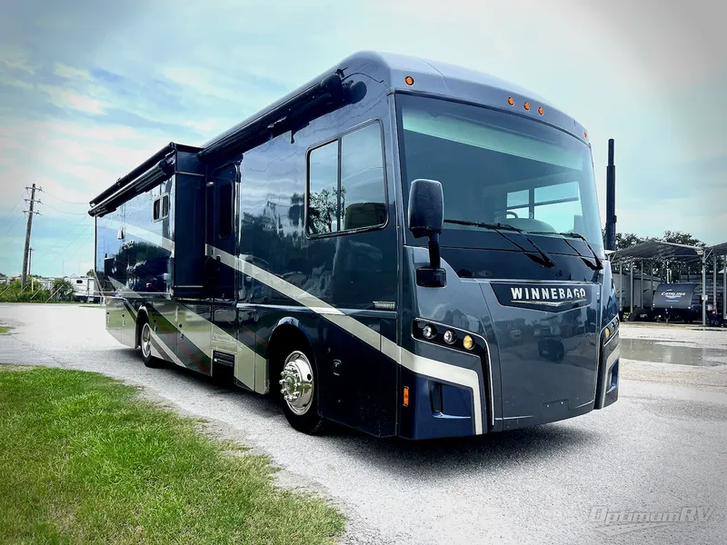 2019 Winnebago Forza — front three-quarter view