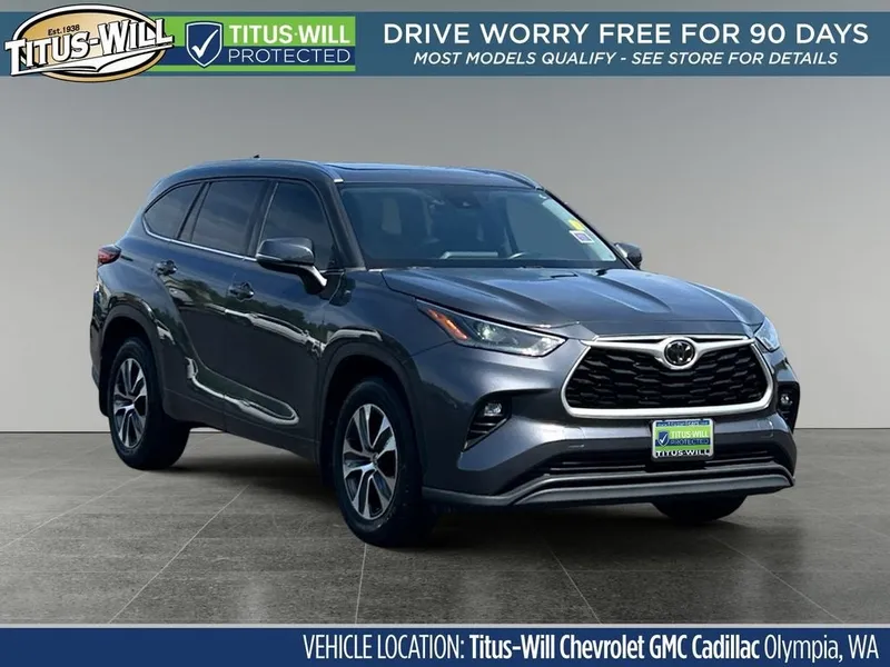 2021 Toyota Highlander XLE in Black — front three-quarter view