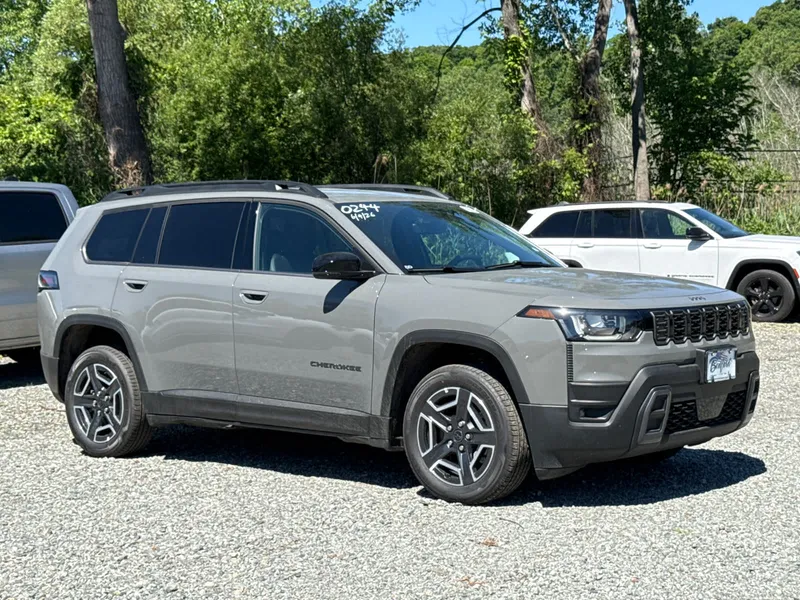 2026 Jeep Cherokee Limited in Sting-Gray Clearcoat — front three-quarter view