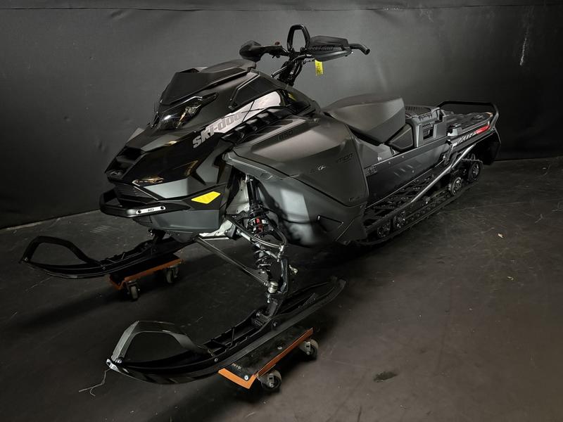 2026 Ski-Doo Expedition Xtreme 850 E-TEC 154 Cobra WT 1.8_Black
