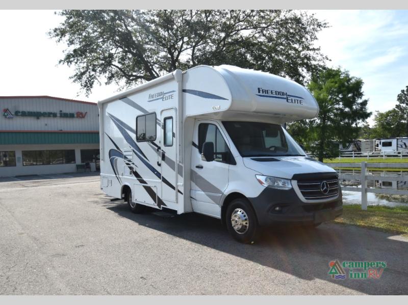 2021 Thor Motor Coach Freedom Elite — front three-quarter view