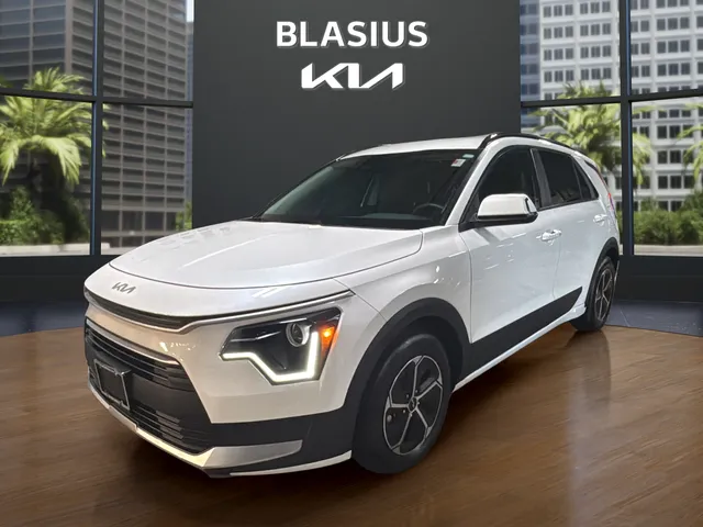 2025 Kia Niro EX in Snow White Pearl — front three-quarter view