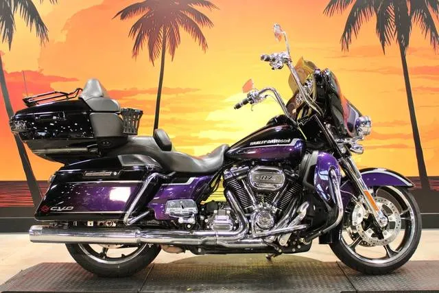2021 Harley-Davidson® FLHTKSE - CVO™ Limited — front three-quarter view