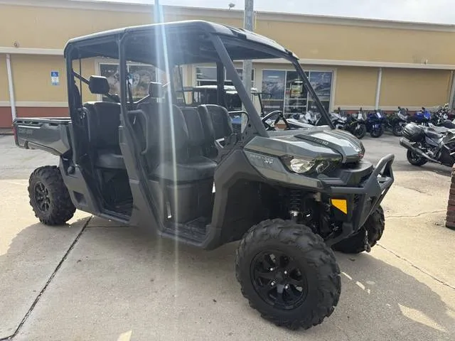 2024 Can-Am® Defender MAX XT HD10 — front three-quarter view