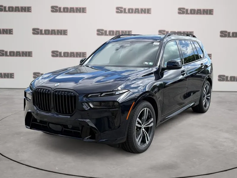 2027 BMW X7 xDrive40i in Carbon Black Metallic — front three-quarter view