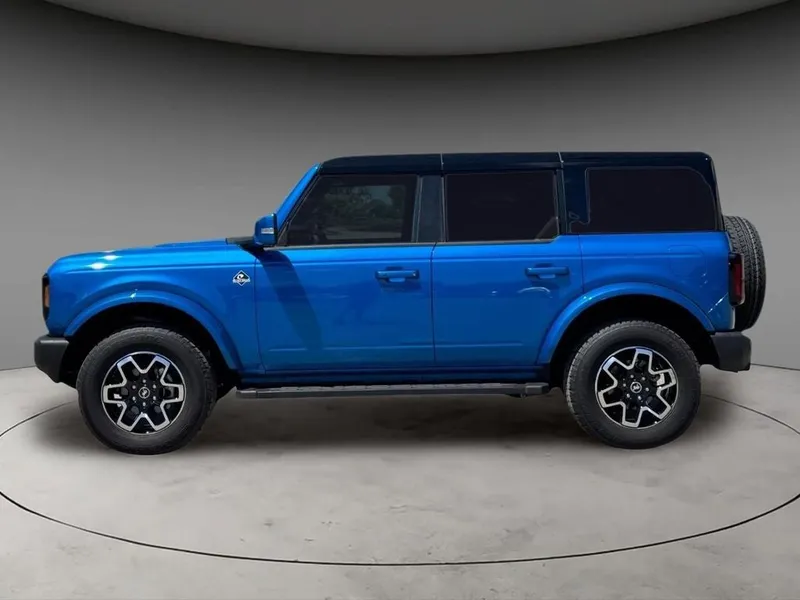 2024 Ford Bronco Outer Banks in Velocity Blue Metallic — front three-quarter view