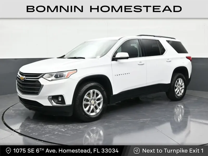 2020 Chevrolet Traverse LT Cloth — front three-quarter view